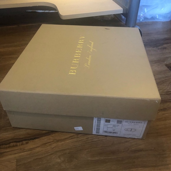 Authentic Burberry plaid loafers. New in box never worn. Just tried on. Msrp$620 - Picture 10 of 10